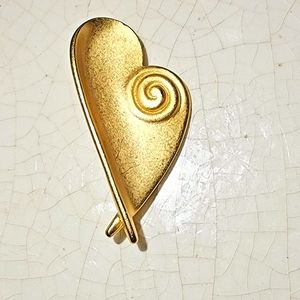 NWOT Liz Claiborne brush gold heart with swirl brooch